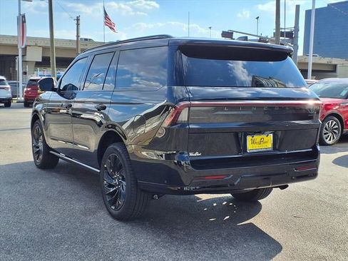 New 2025 Lincoln Navigator Reserve w/ Jet Appearance Package AWD/4WD image 4