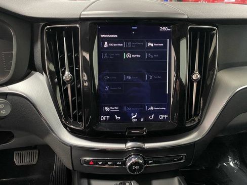 Used 2018 Volvo XC60 T5 Momentum w/ Convenience Package image 19