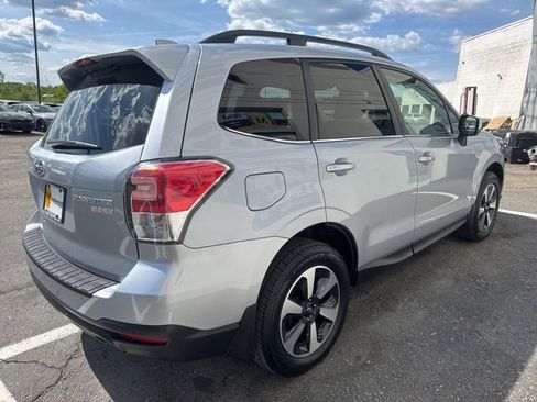 Used 2017 Subaru Forester 2.5i Limited AWD/4WD image 5
