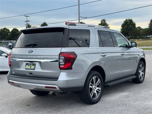 Used 2024 Ford Expedition Limited image 3