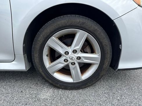 Used 2012 Toyota Camry SE w/ Leather Pkg image 11