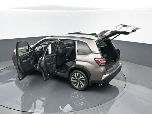 Used 2025 Subaru Forester Touring image 30