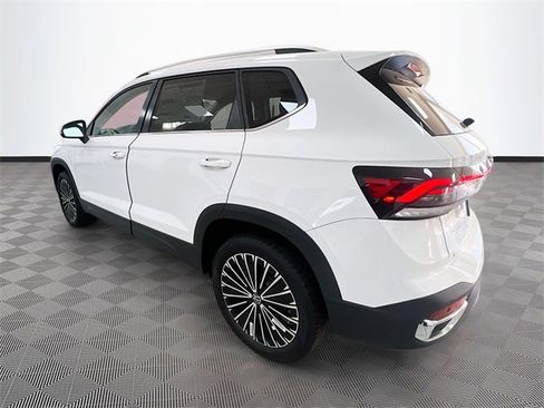 New 2025 Volkswagen Taos SE image 5