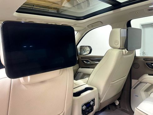 Used 2021 GMC Yukon Denali w/ Denali Premium Package image 17