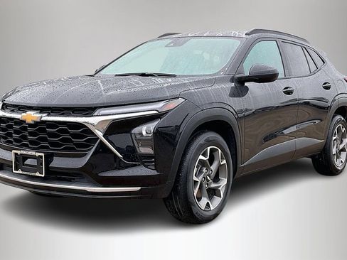 Used 2024 Chevrolet Trax LT image 2