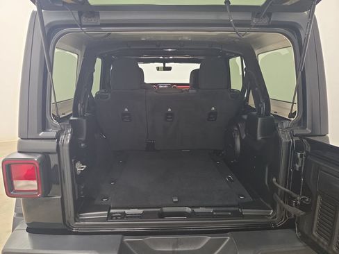 Used 2020 Jeep Wrangler Unlimited Rubicon AWD/4WD image 8