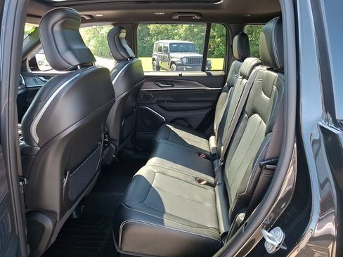 Used 2024 Jeep Grand Cherokee Overland w/ Luxury Tech Group IV AWD/4WD image 10