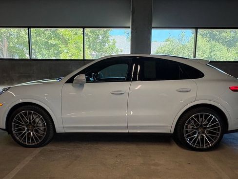 Used 2022 Porsche Cayenne Turbo AWD/4WD image 2