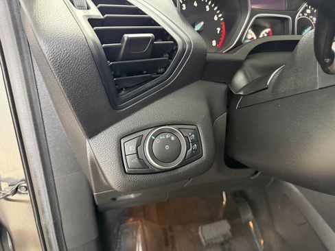 Used 2019 Ford Escape SE image 14