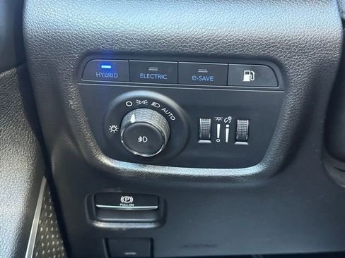 Used 2023 Jeep Grand Cherokee 4WD 4xe image 18