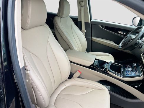 Used 2023 Lincoln Nautilus Reserve w/ Equipment Group 201A image 30