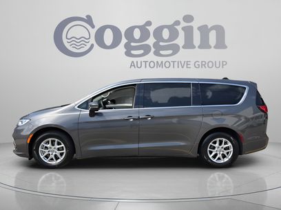 Used 2023 Chrysler Pacifica Touring-L