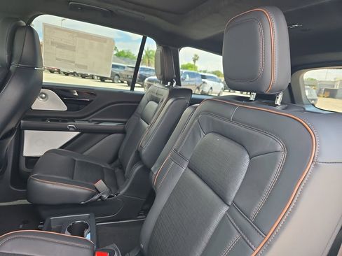 New 2026 Lincoln Aviator Black Label w/ Black Label Special Edition AWD/4WD image 12