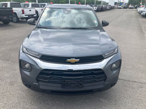 Used 2022 Chevrolet TrailBlazer LS FWD image 2