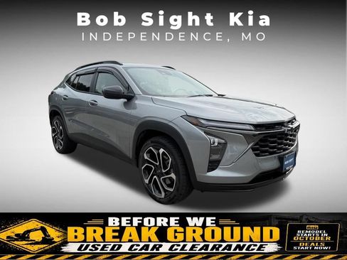 Used 2024 Chevrolet Trax RS FWD image 14