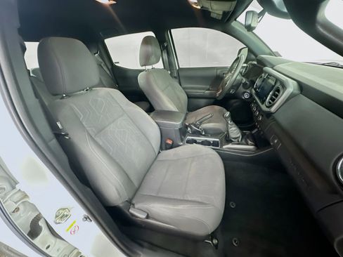 Used 2019 Toyota Tacoma TRD Sport AWD/4WD image 29