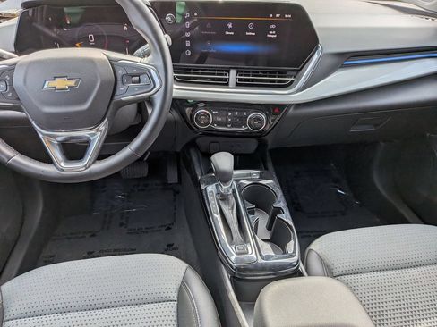 Used 2025 Chevrolet Trax LT w/ LT Convenience Package FWD image 20