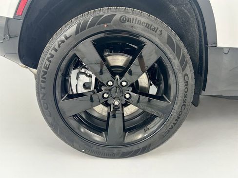 New 2026 Land Rover Defender 110 X-Dynamic SE AWD/4WD image 32