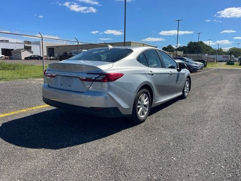 Used 2025 Toyota Camry LE FWD image 5