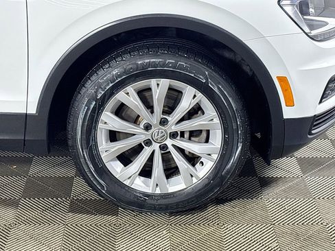 Used 2018 Volkswagen Tiguan SE w/ Panoramic Sunroof Package image 23