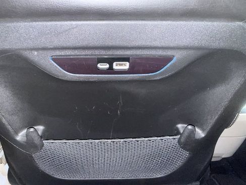 Used 2024 Chrysler Pacifica Touring-L FWD image 26