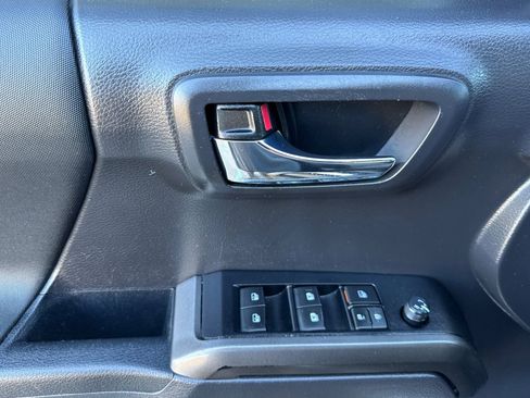 Used 2022 Toyota Tacoma TRD Off-Road w/ Technology Package image 10