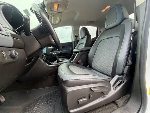 Used 2018 Chevrolet Colorado Z71 RWD image 11