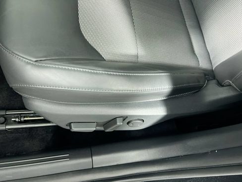 Certified 2025 Kia Niro EX Touring FWD image 15