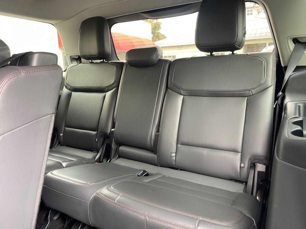 Used 2025 Ford Expedition Active AWD/4WD image 14