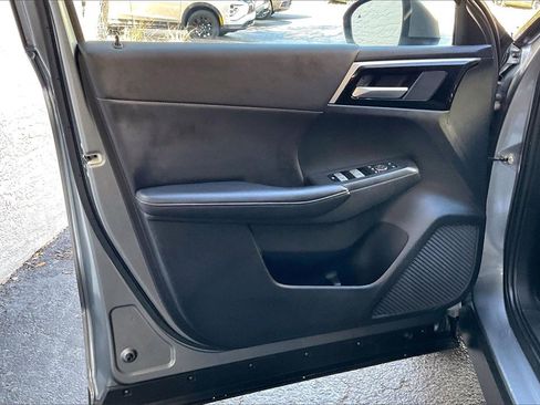 Used 2024 Mitsubishi Outlander SE image 2