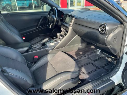 Used 2021 Nissan GT-R Premium AWD/4WD image 17