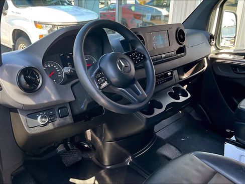 Used 2023 Mercedes-Benz Sprinter 2500 image 8