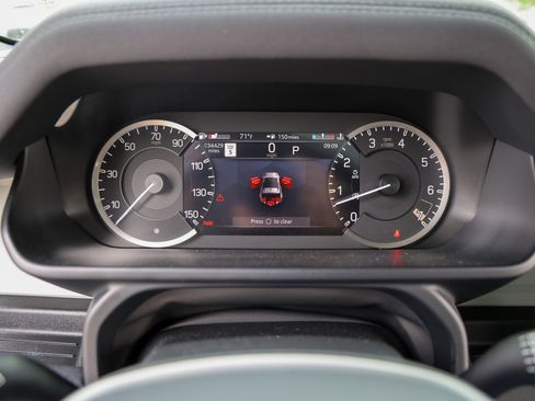 Used 2023 Land Rover Defender 90 SE AWD/4WD image 16
