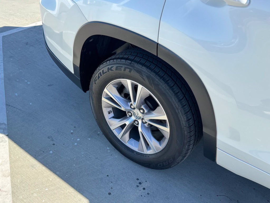 Used 2015 Toyota Highlander XLE FWD image 24