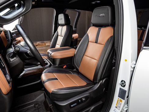 Used 2023 Chevrolet Silverado 3500 High Country image 30