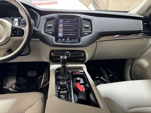 Used 2017 Volvo XC90 T6 Momentum w/ Vision Package image 15