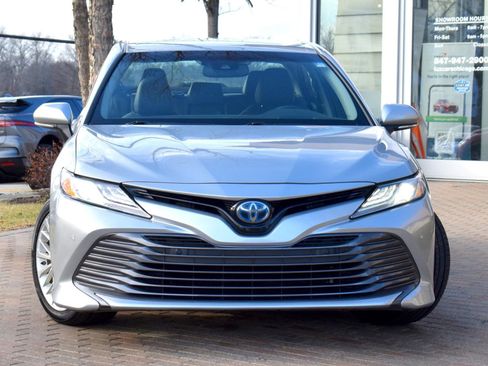 Used 2018 Toyota Camry XLE image 5