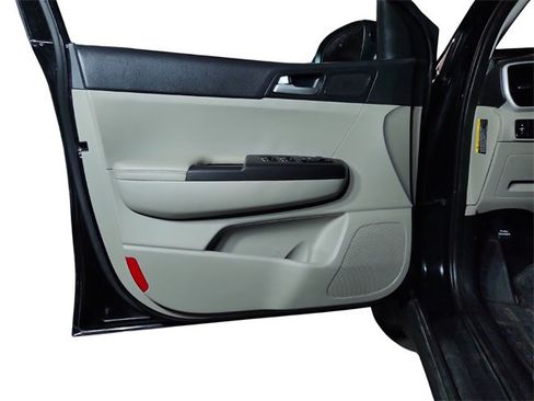 Used 2020 Kia Sportage LX image 18