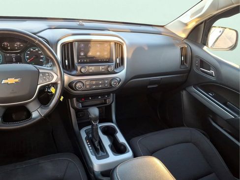 Used 2022 Chevrolet Colorado LT AWD/4WD image 19
