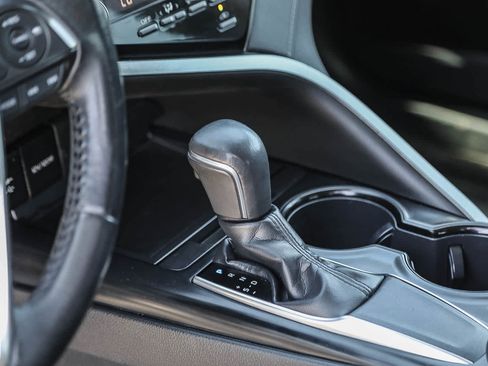 Used 2019 Toyota Camry SE FWD image 20
