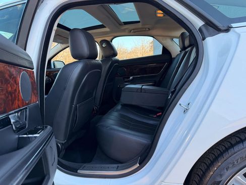 Used 2011 Jaguar XJ image 19