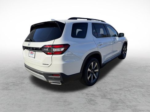 Certified 2024 Honda Pilot Touring image 6