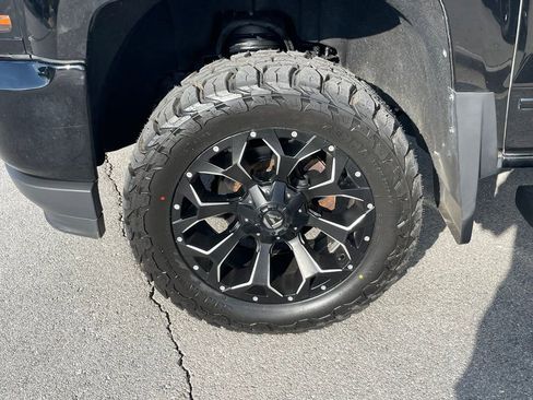 Used 2018 Chevrolet Silverado 1500 LT w/ All Star Edition AWD/4WD image 29