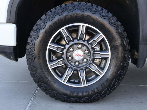 Used 2025 GMC Sierra 1500 AT4 image 6