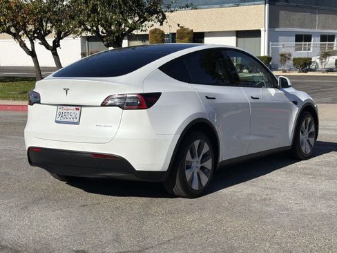 Used 2022 Tesla Model Y Long Range image 4