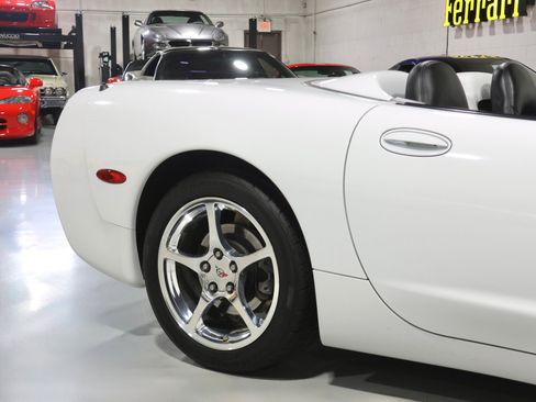 Used 2004 Chevrolet Corvette Convertible w/ Preferred Equipment Group RWD image 50
