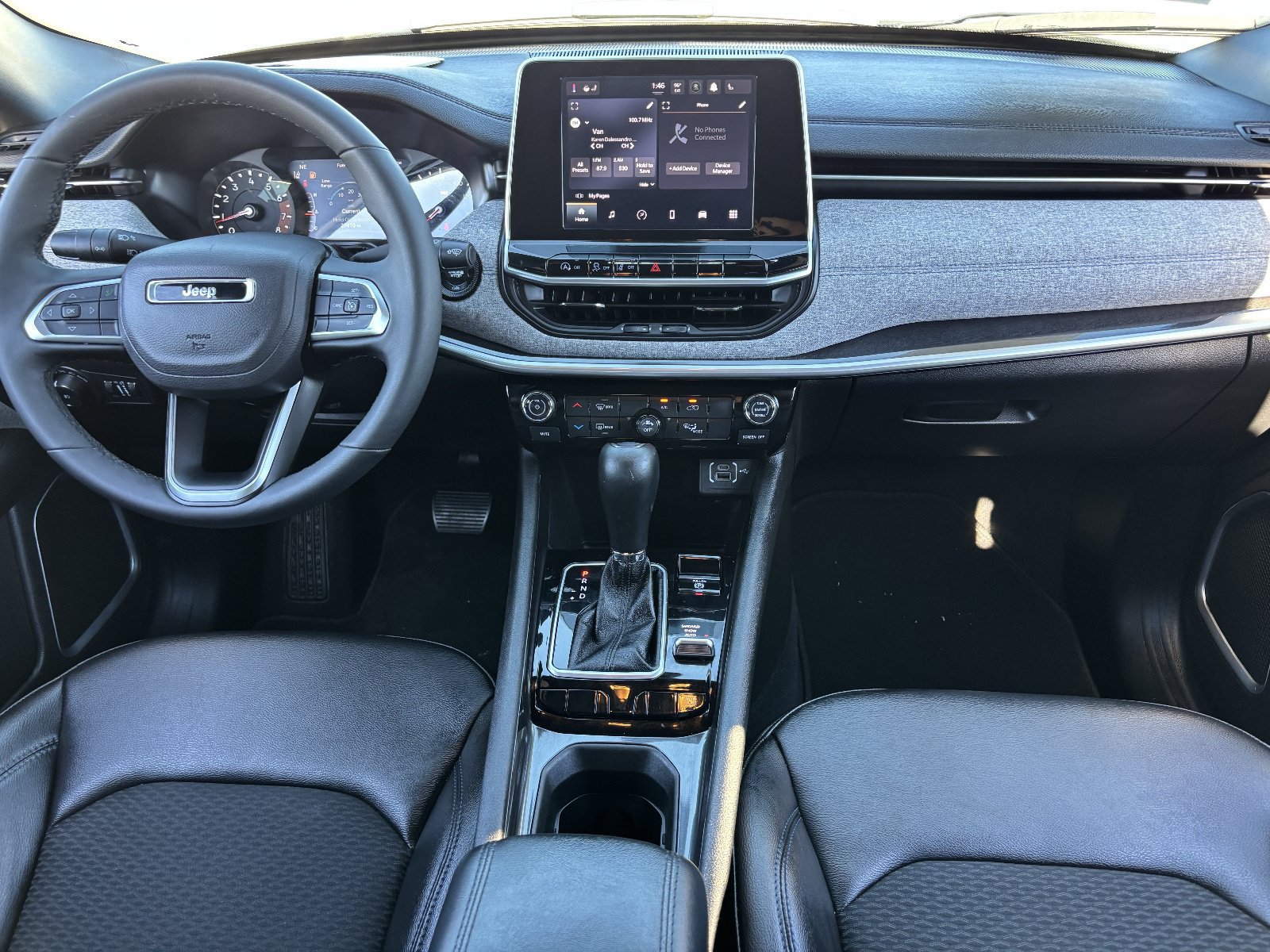 Used 2025 Jeep Compass Latitude AWD/4WD image 16