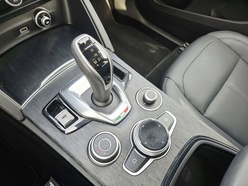 Used 2024 Alfa Romeo Stelvio Sprint AWD/4WD image 33