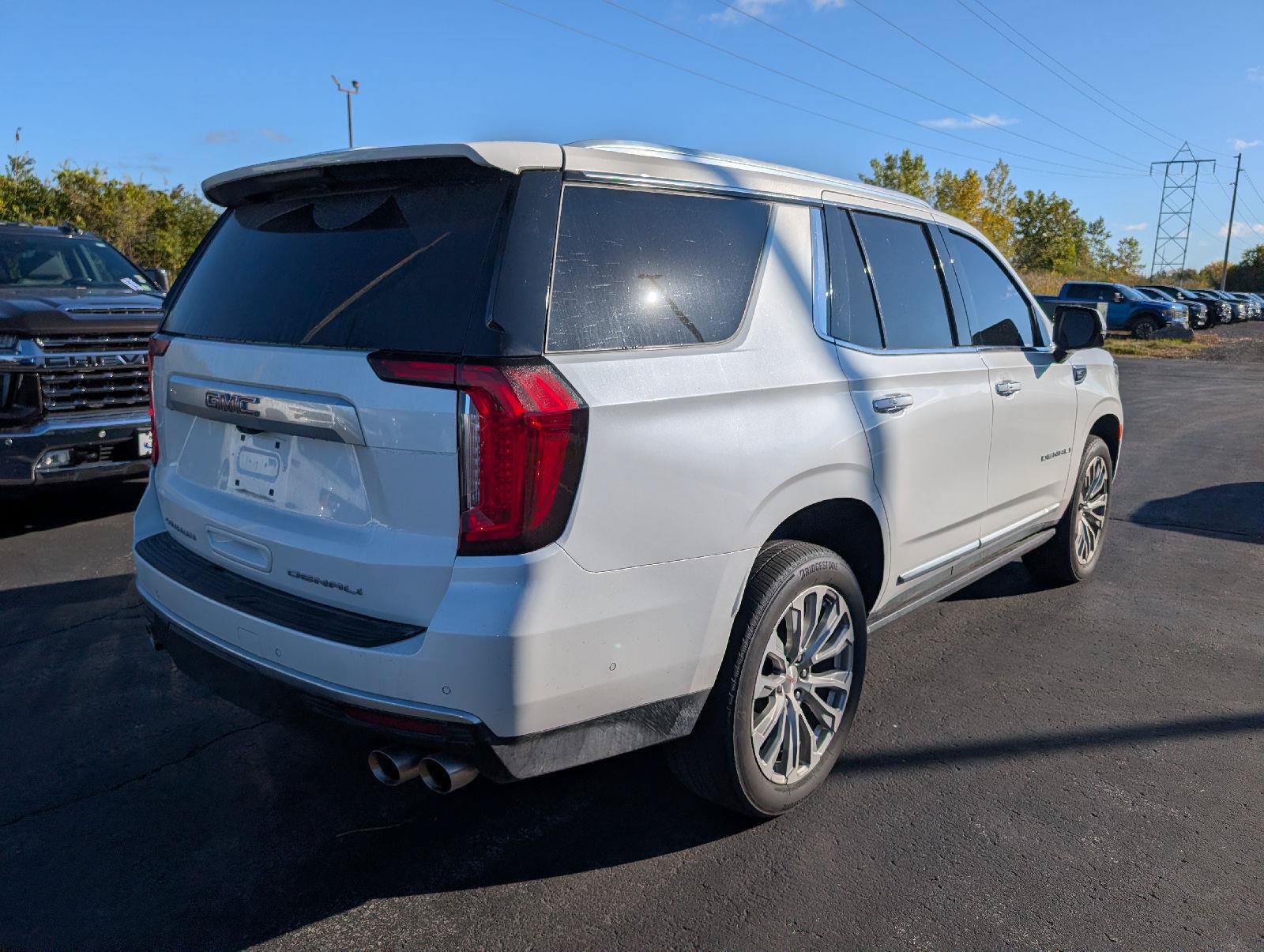 Used 2023 GMC Yukon Denali w/ Advanced Technology Package AWD/4WD image 7