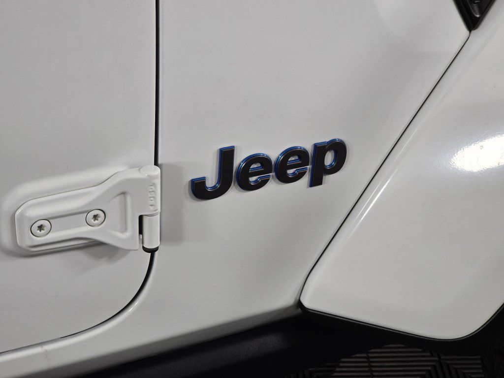 Used 2022 Jeep Wrangler Unlimited Rubicon 4xe AWD/4WD image 45